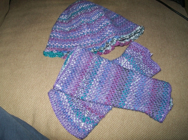 Tunisian honeycomb mitts and hat